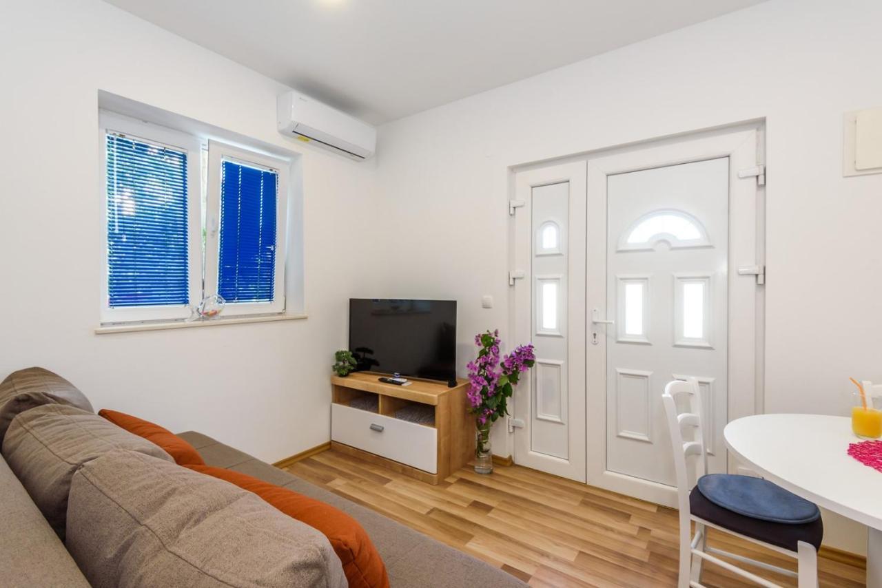 Apartment Dego Near Ploce, Riverfront, Parking Rogotin ภายนอก รูปภาพ